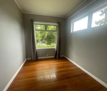 Great space and convenience in Te Atatu South - Photo 1