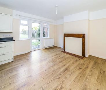 3 bedroom semi-detached house to rent - Photo 4