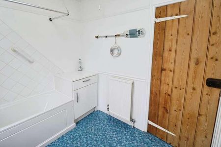 New Chester Road, Bromborough, CH62 - Photo 2