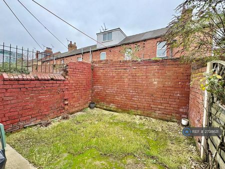 3 bedroom terraced house to rent - Photo 3