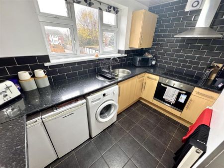 2 bedroom maisonette to rent - Photo 5