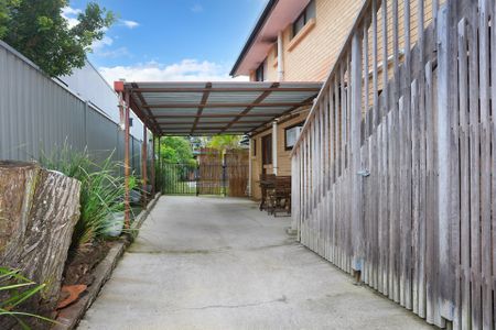 FURNISHED ONE BEDROOM IN ASHMORE INCLUDING INTERNET & FOXTEL - Photo 2