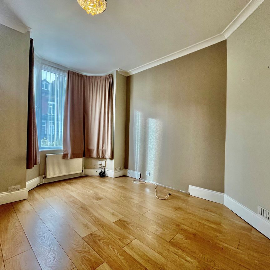 Berkeley Terrace, Leeds - Photo 1