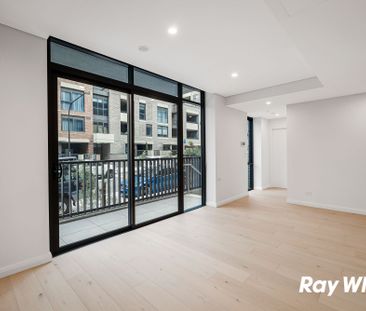 Ground Floor Living | Stylish 1 Bedroom + Study Apartment Just a Sh... - Photo 1