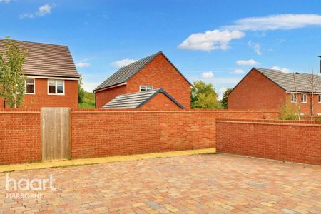 3 bedroom semi-detached house to rent - Photo 3