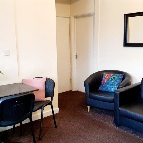 3 Bed End Terrace, Travis Place, S10 - Photo 1