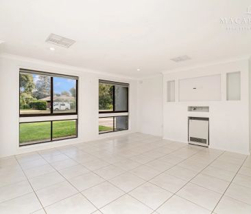 7 Nandina Avenue, Lake Albert NSW 2650 - Photo 5