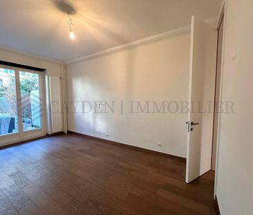 Sumptuous 4-room renovated with terrace and garden in the city center - Photo 1