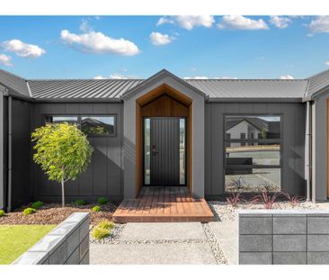 STUNNING EX SHOWHOME - Photo 4