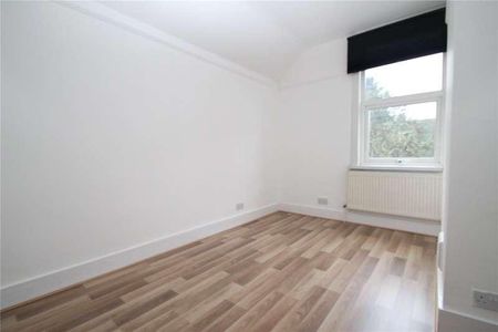 Douglas Road, Hornchurch, Essex, RM11 - Photo 5