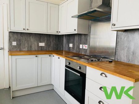 3 bedroom terraced house to rent - Photo 3