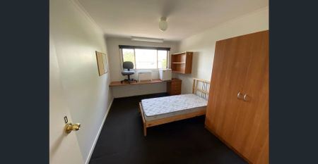 4 bedroom near Deakin fully furnished all utilities included with internet - Photo 4