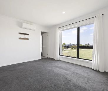 Modern, Spacious Townhouse Opposite Parkland – Prime Melton South L... - Photo 4