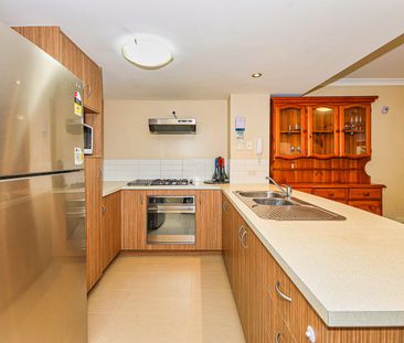 MODERN 2-STOREY TOWNHOUSE - Photo 6