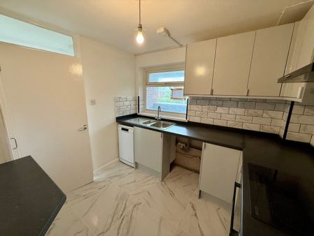 Beech Lodge, Nottingham, NG13 - Photo 3
