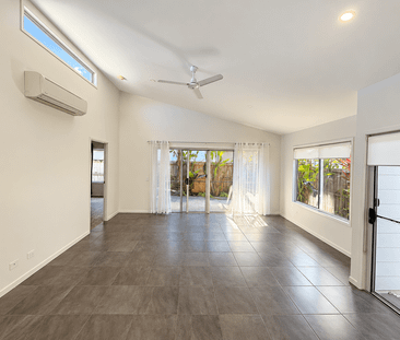 HOUSE FOR RENE - Photo 2