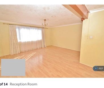 3 bedroom maisonette to rent - Photo 3