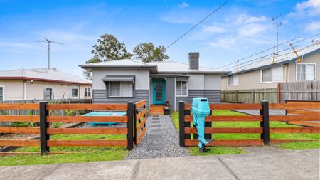 Refreshed 3 bedroom home in flood free location - Photo 3