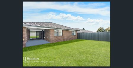 Stunning Family Home in Prime Oran Park Location - Photo 3
