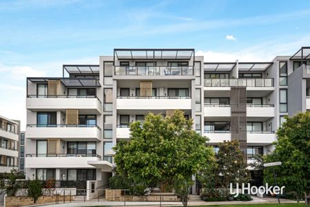 Stunning 2 Bedroom Apartment - Top Floor + Double Balcony! - Photo 3