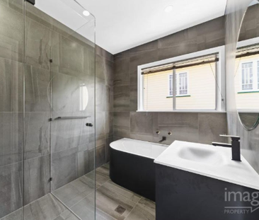 Charming Family Home in Stafford - Photo 3