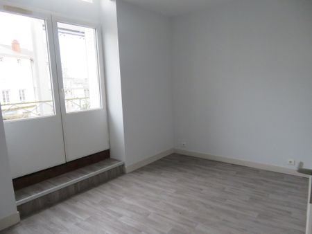 Location Appartement 4 pièces 86m² BELLAC 87300 - Photo 2