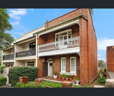 Gorgeous Three Bedroom Terrace with Sydney Harbour Views - Photo 2