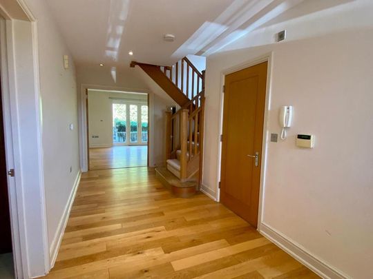 5 bedroom detached house to rent - Photo 1