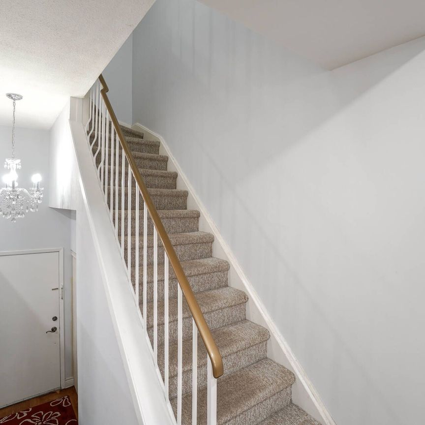For Lease - 30 Hoskins Square, Brampton, Ontario - Photo 1