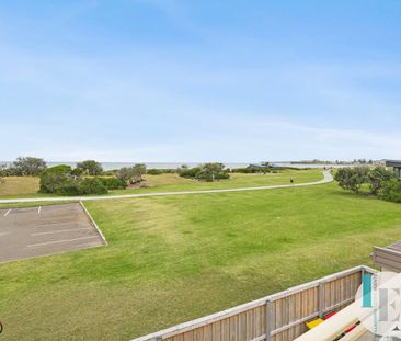 Beach at your back door! - Photo 5