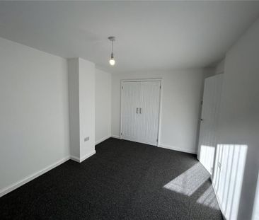 2 bedroom end of terrace house to rent - Photo 3