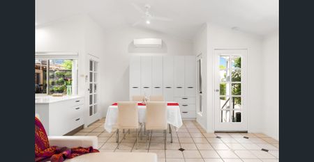 PRIME NOOSAVILLE, JUST STEPS TO THE RIVER. - Photo 3