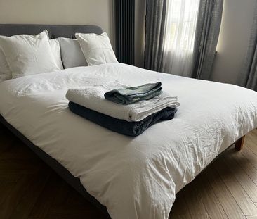 2 Bed Flat, Swan Road, SE16 - Photo 2