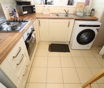 Room in a Shared Flat, Jenkinson House, E2 - Photo 4