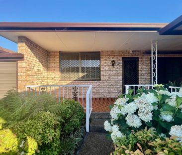 Modern 3 Bedroom Villa – Freshly Updated & Move In Ready - Photo 5