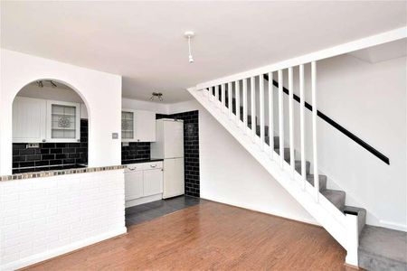 Herongate, Shoeburyness, Essex, SS3 - Photo 3