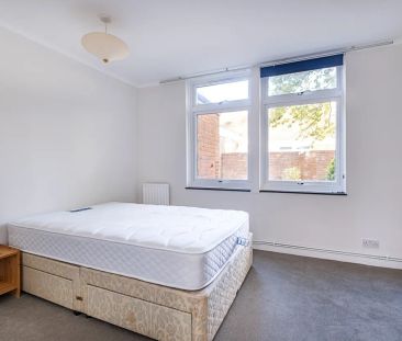 3 bedroom flat to rent - Photo 6