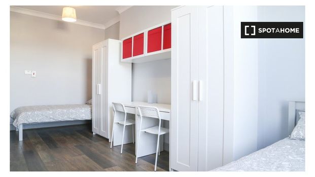 Room in a shared 8-bedroom apartment, Inns Quay, Dublin - Photo 1