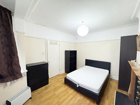 House share to rent - Photo 2