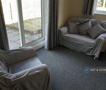 5 bedroom semi-detached house to rent - Photo 2