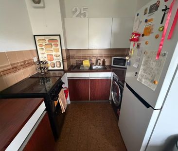 Studio Flat, Frensham Court, NW4 - Photo 5