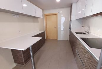 Apartamento T2 junto ao Centro Comercial Glicínias
