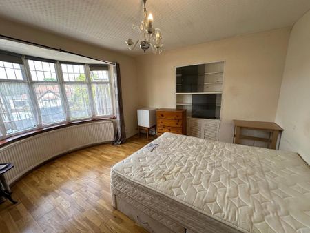 1 bedroom in a house share to rent - Photo 2