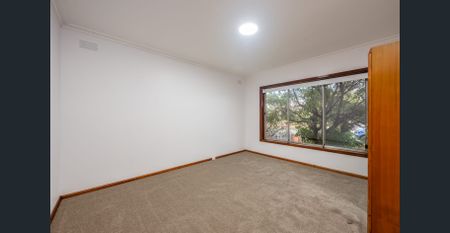 Spacious home with large backyard - Photo 3