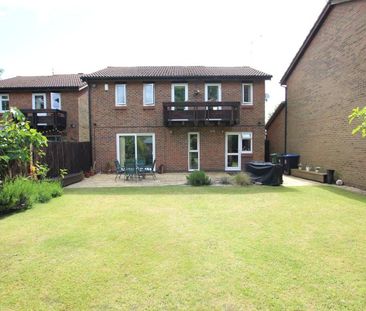 Tresillian Way, Woking - 4 bedrooms Property for lettings - Seymours - Photo 1