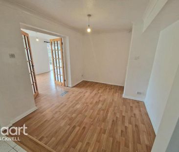 4 bedroom detached house to rent - Photo 5