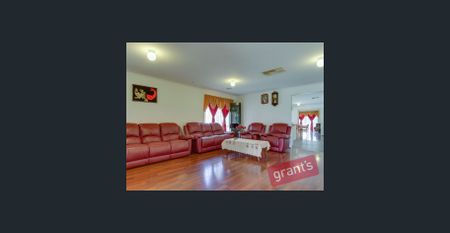 SPACIOUS 4 BEDROOM HOME - Photo 2