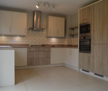 3 bedroom semi-detached house to rent - Photo 1
