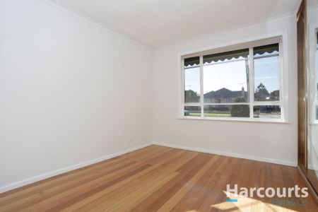 Spacious and Bright 3 Bedroom Home in Lalor - Photo 5