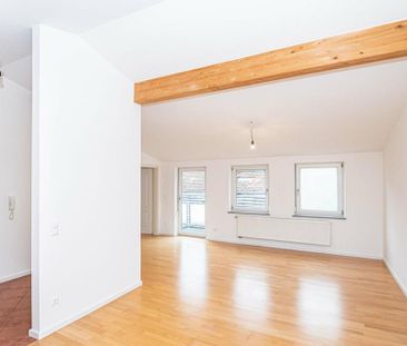 Vermietung: Helle Dachgeschosswohnung mit Balkon und Wohlfühlambiente - Foto 2